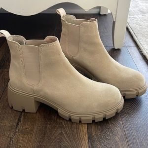 Steve Madden Howler Bootie size 8